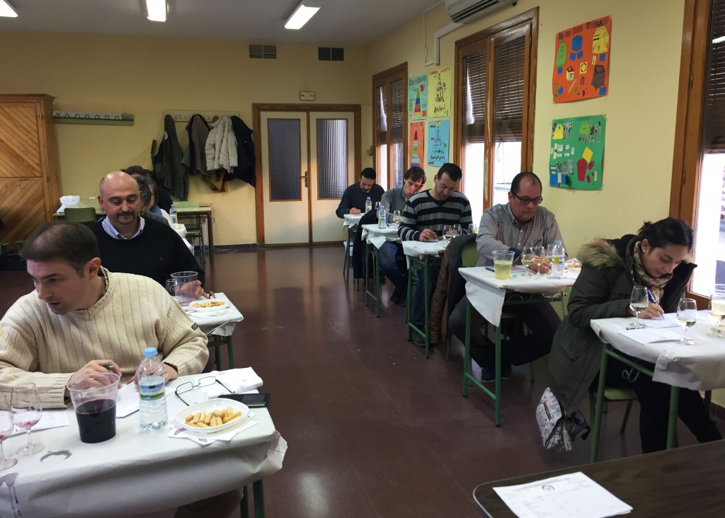 Panel de expertos en la eleccion de vinos ganadores