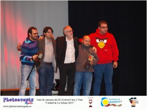 Equipo de Guasap con el director del festival